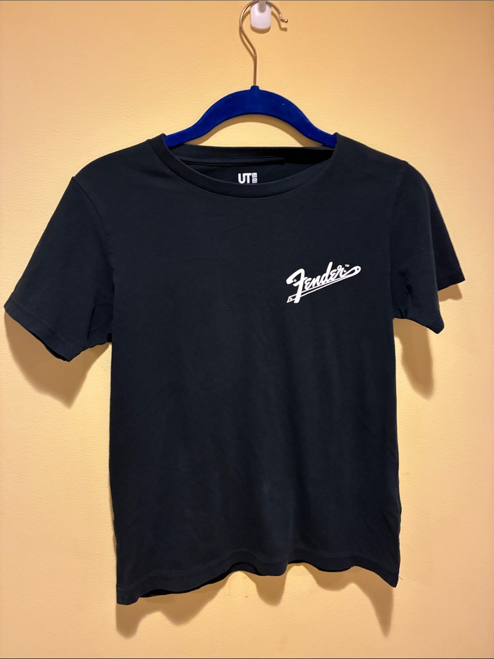 Kids Uniqlo Fender Black Tee with White Script Logo Front and Back Sz 9